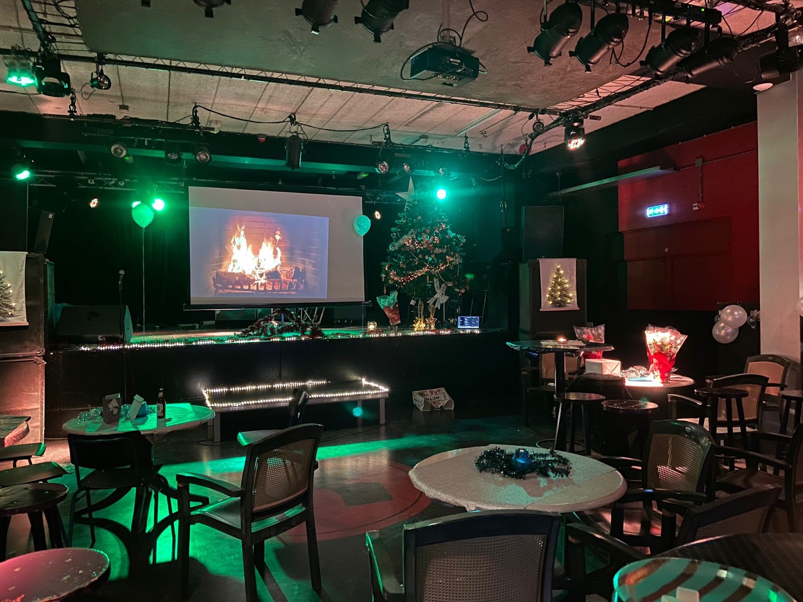 Zaal met podium
