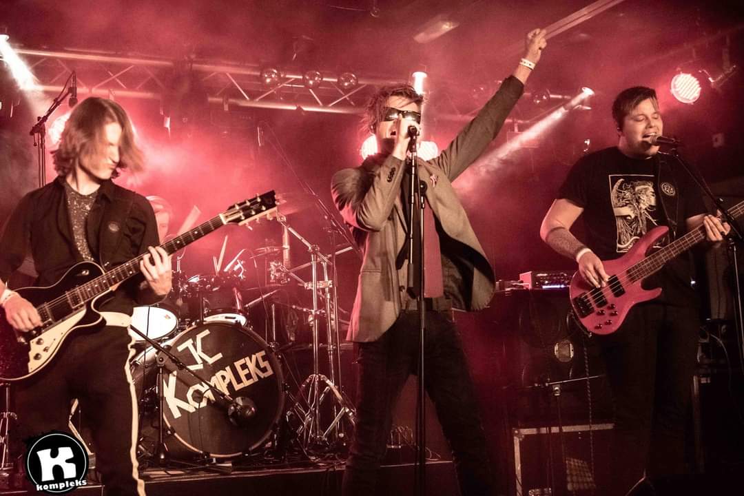 Rockband op podium